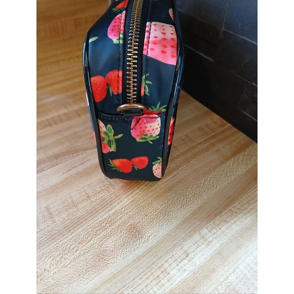 Kurt Geiger- 🦅 NWOT! Navy Crossbody Bag with Pink & Red Strawberry Print - Picture 8 of 8
